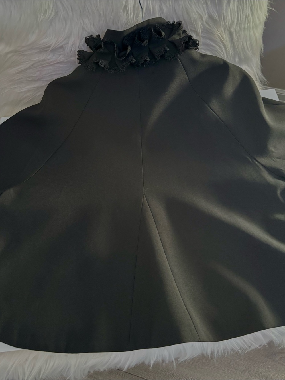 Black Ruffle-Trim Capelet - Picture 4 of 4